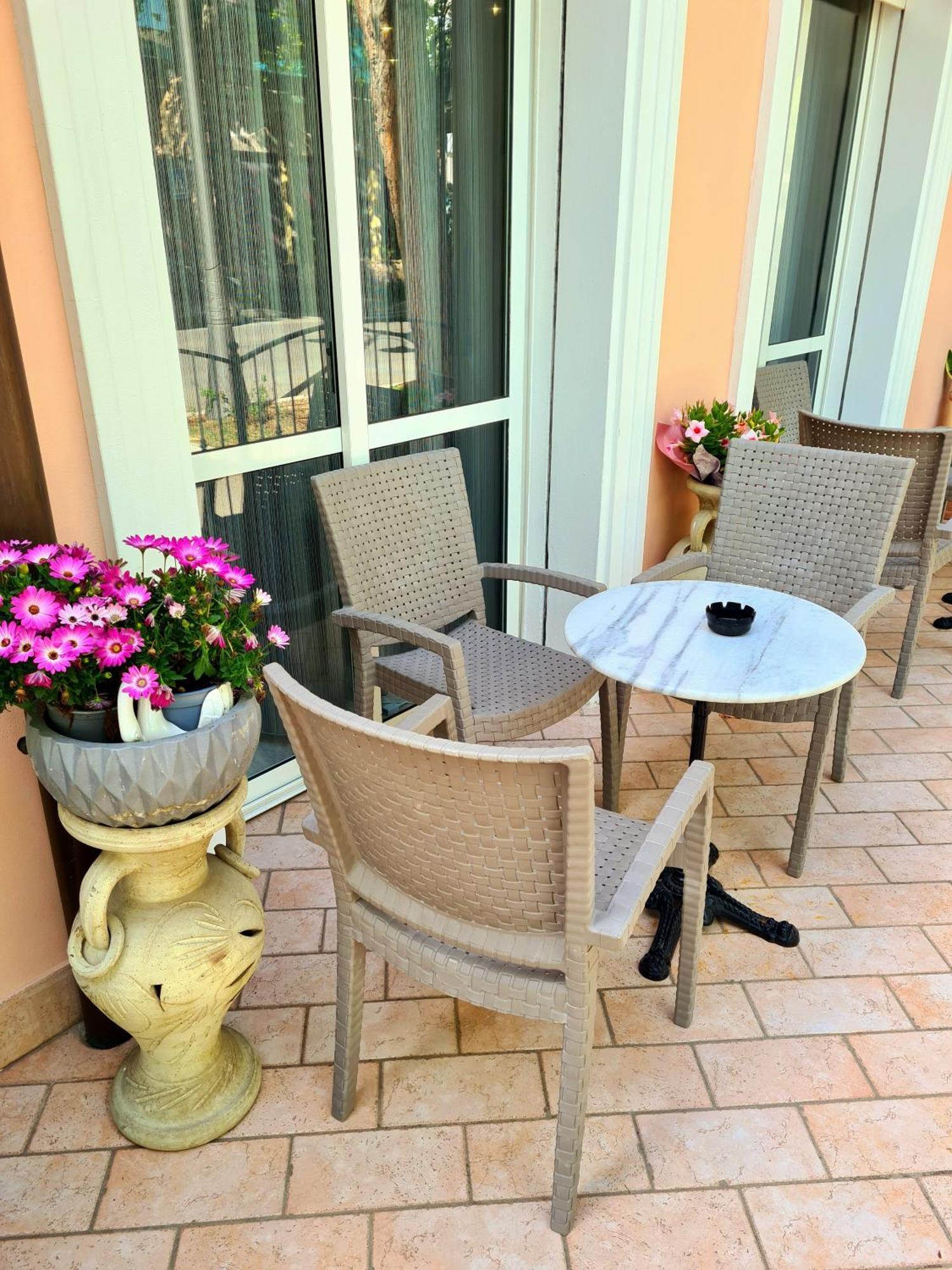 Hotel Laura Cesenatico Exterior foto